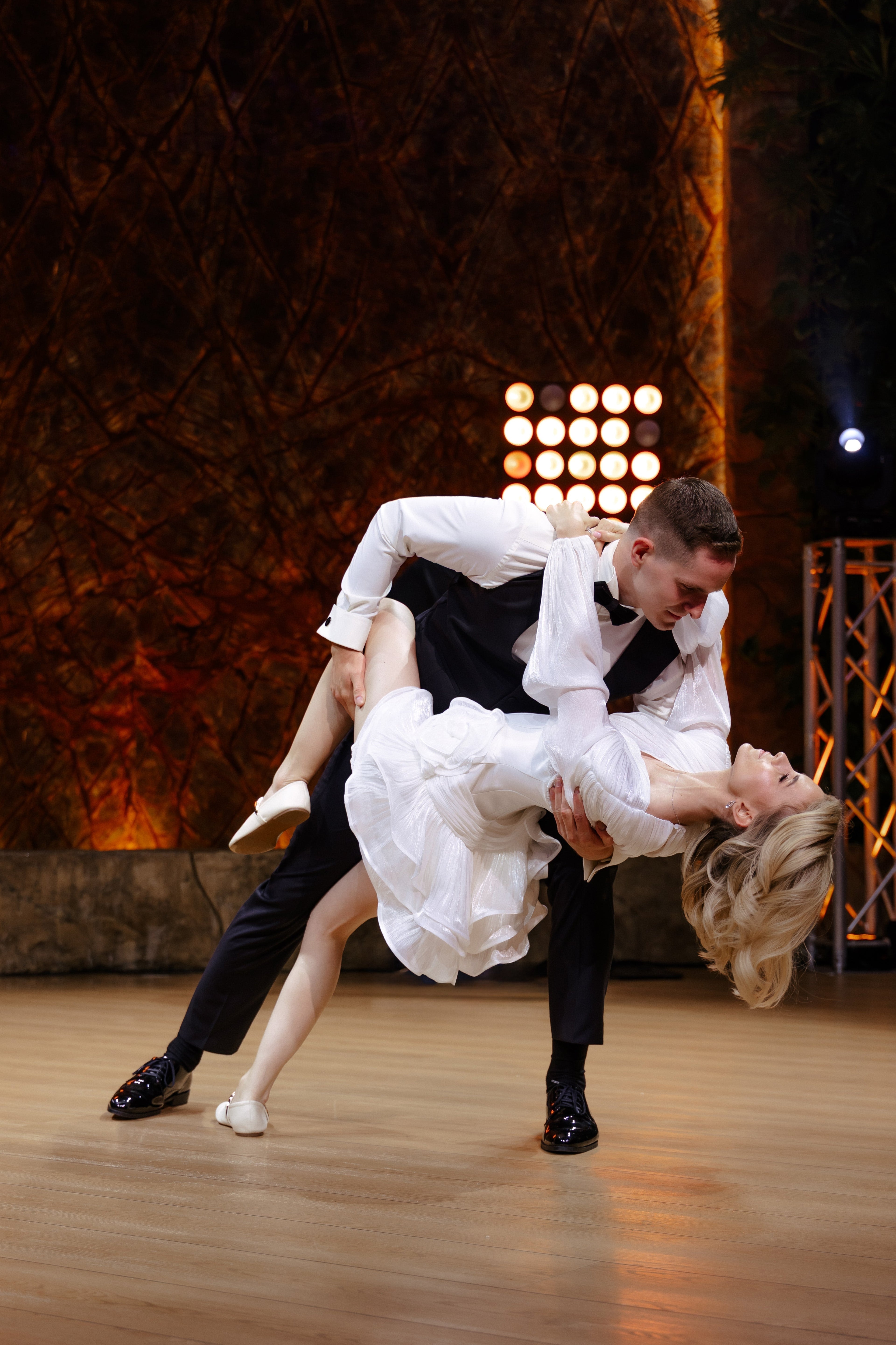 Kodėl verta vestuvinį šokį mokytis namuose?